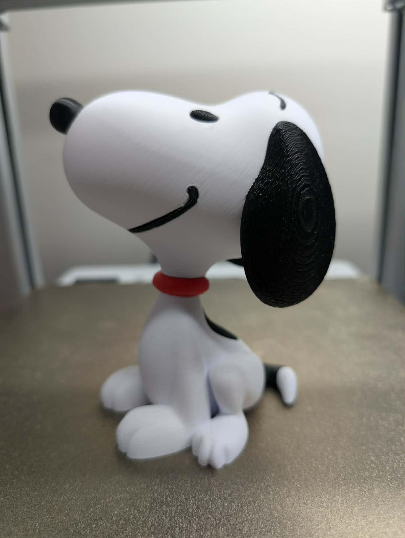 Snoopy with a red collar on a neutral background